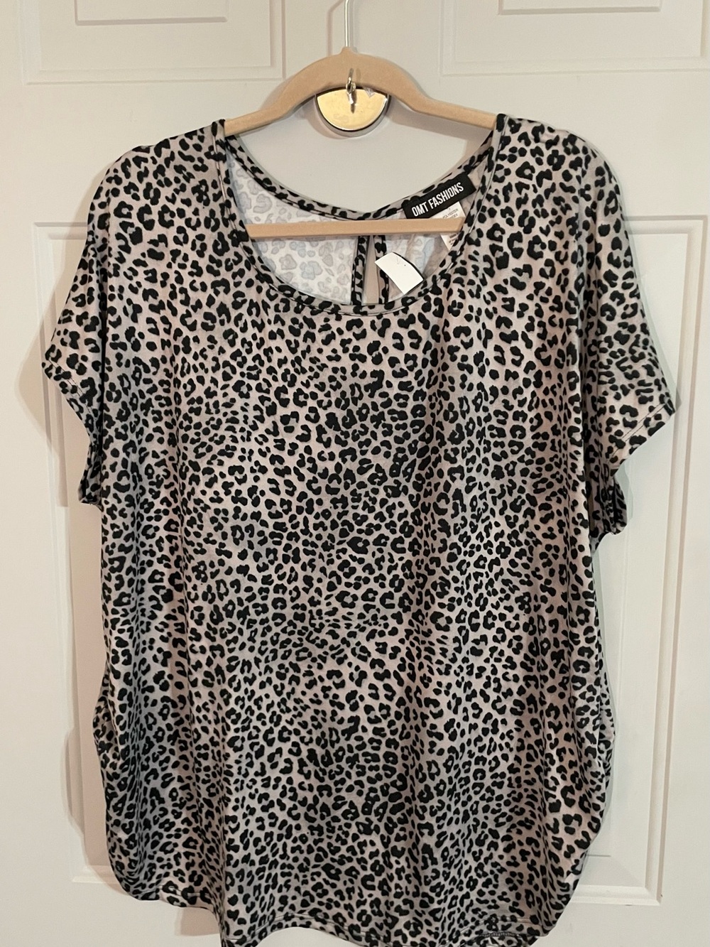 NWT OMT Fashions Beige Top With Leopard Print Size 3x